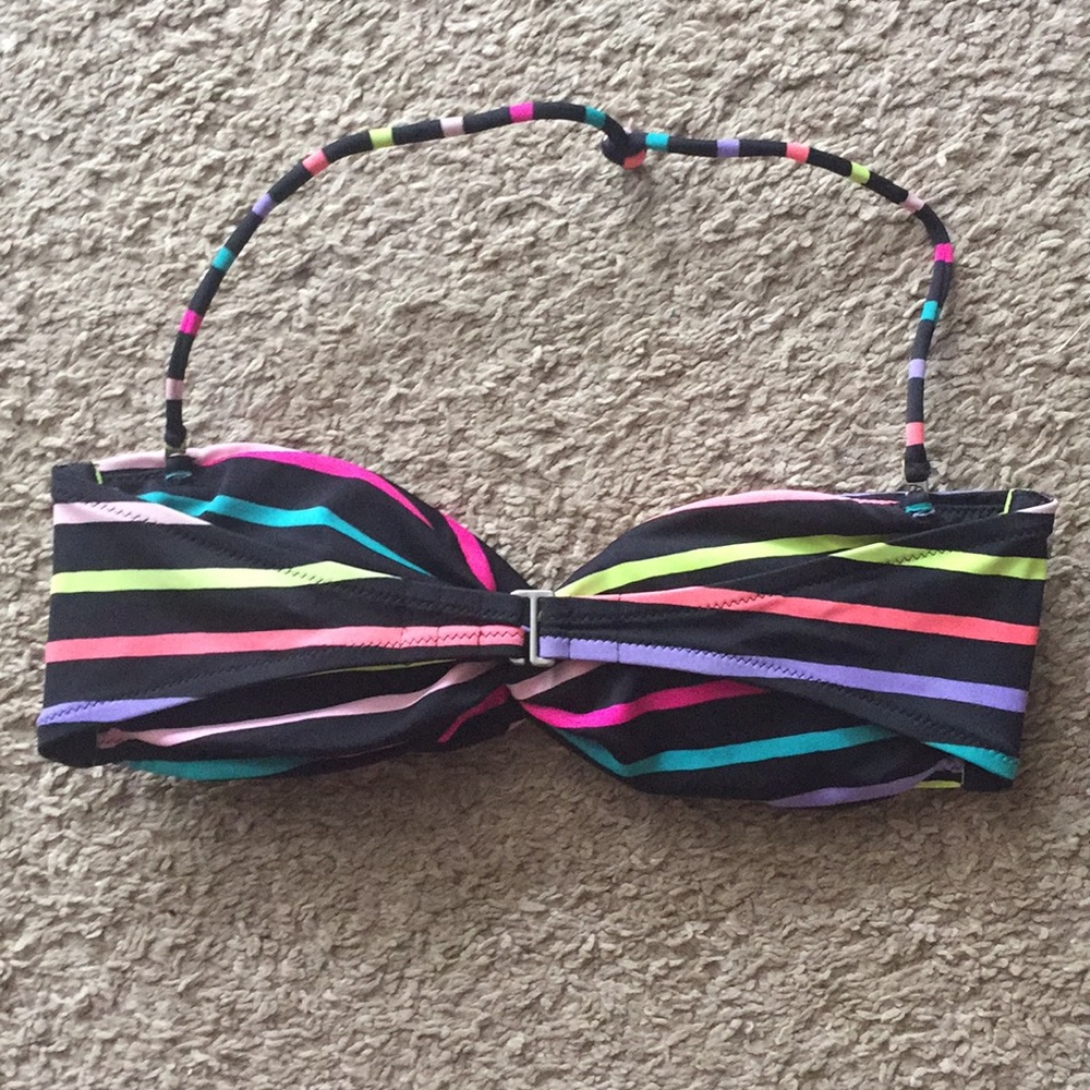 EUC Victoria’s Secret bikini top. Size S. - Picture 3 of 3